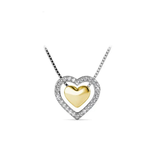 Halskette: Frontansicht des Anhängers, um das strahlende goldene Herz, umgeben von funkelnden Strasssteinen, hervorzuheben
