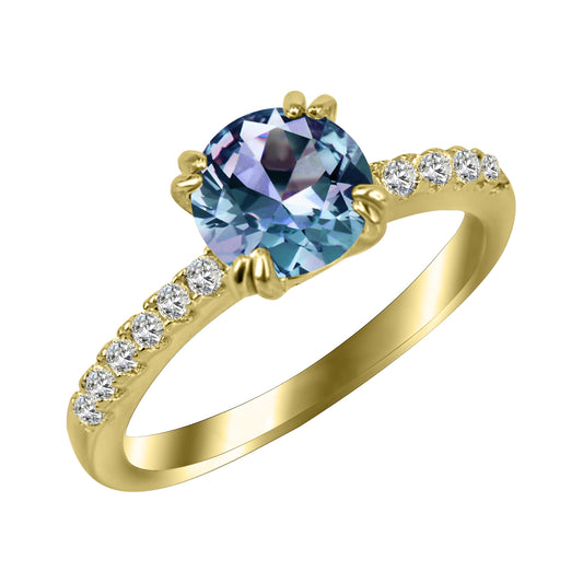 Ring Mia von Juwelenstore: Eine Vogelperspektive auf den strahlenden Ring aus 925er Silber mit 18K Vergoldung, der Luxus und Eleganz verkörpert