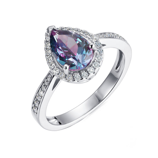 Ring Rayna von Juwelenstore: Eine Vogelperspektive auf den strahlenden Ring aus 925er Silber, der Luxus und Eleganz verkörpert