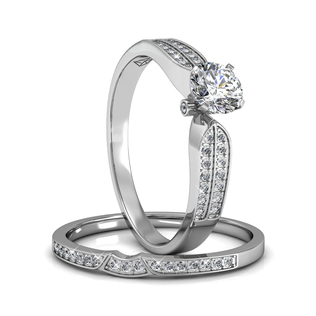 Ring Thalia von Juwelenstore: Von oben betrachtet, strahlendes Meisterwerk aus 925er Silber mit Swarovski-Kristallen. Ideal für glamouröse Akzente
